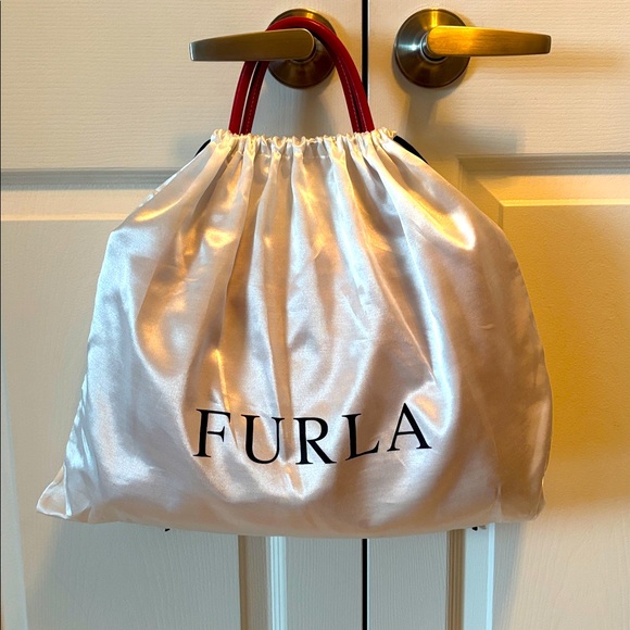 Red Furla leather handbag - Picture 3 of 9